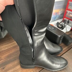 Girls.    Women’s black boots